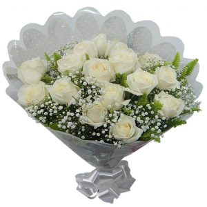 Buquê com 24 Rosas Brancas