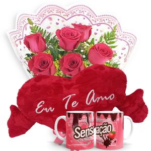 Mini Buquê com 6 Rosas Vermelhas+Caneca Sensação+Coração Pelúcia"Eu Te Amo" 62x34