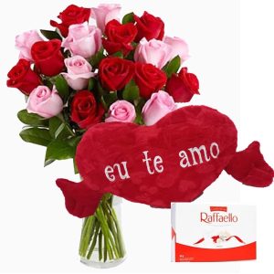 Arranjo no Vaso G com 24 Rosas Vermelhas e cor Rosa+Chocolate Rafaello 9un+Coração Pelúcia "Eu Te Amo" 62x34