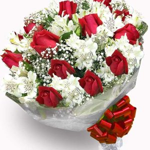 Buquê com 12 Rosas Vermelhas e Astromélias Brancas