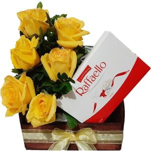 Ikebana com 6 Rosas Amarelas+Chocolate Rafaello 9un