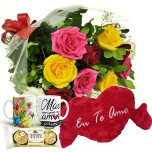 Buquê com 12 Rosas Coloridas+Coração Pelúcia Eu te Amo 62x34+1Caneca Mãe "Como é grande..."+Chocolate 3un
