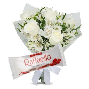 Mini buquê 6 Rosas Brancas e Astromélias Brancas+Chocolate Rafaello 3un